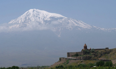 Klášter Chor Virap, v pozadí hora Ararat, Arménie